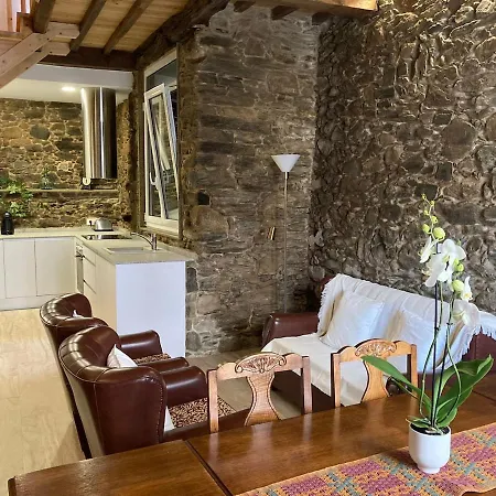 Casa Historica De Piedra En El Camino De Santiago ポンテデウメ