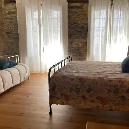 Дом отдыха Casa Historica De Piedra En El Camino De Santiago Пуэнтедеуме